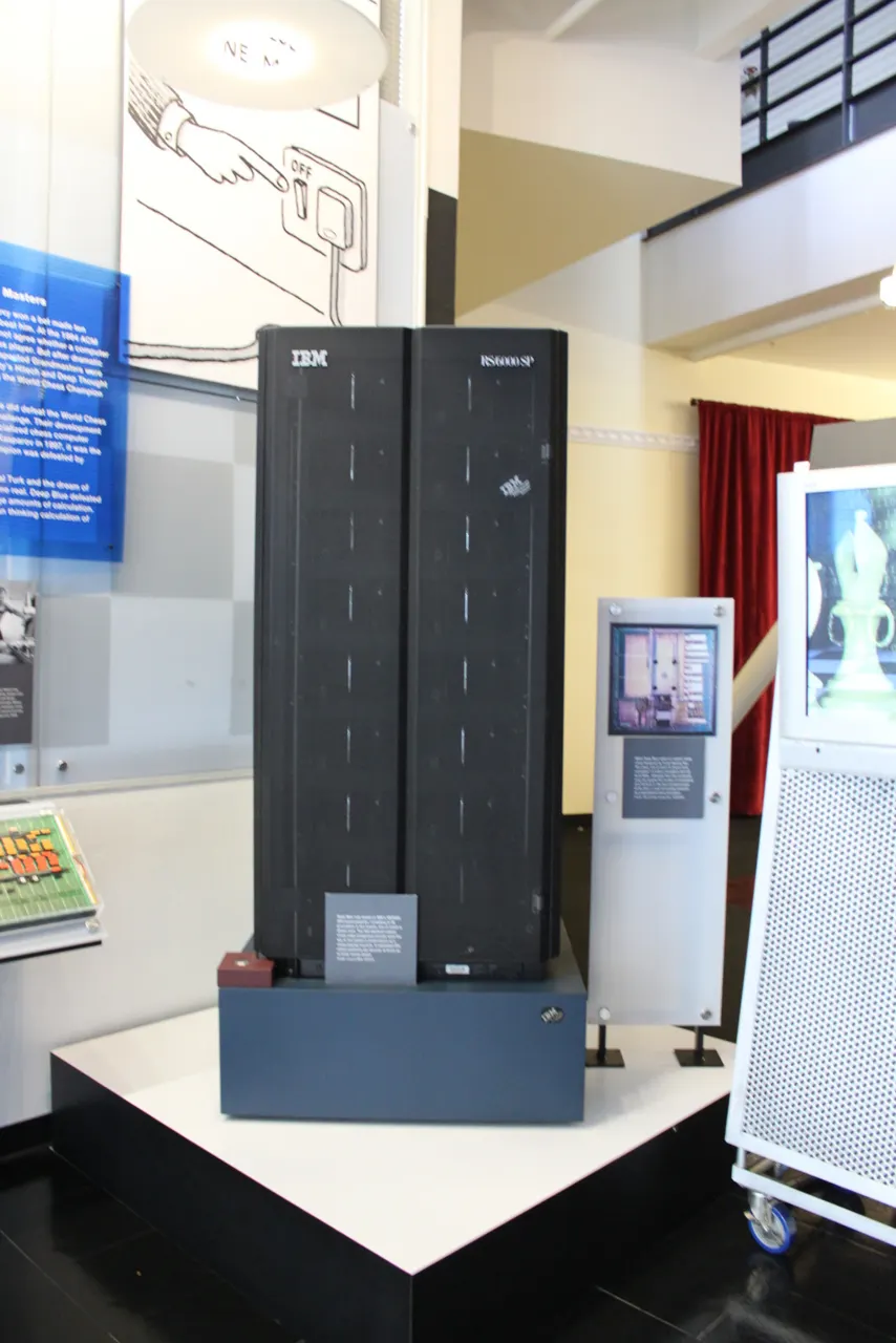 Gabinete do Deep Blue no Computer History Museum
